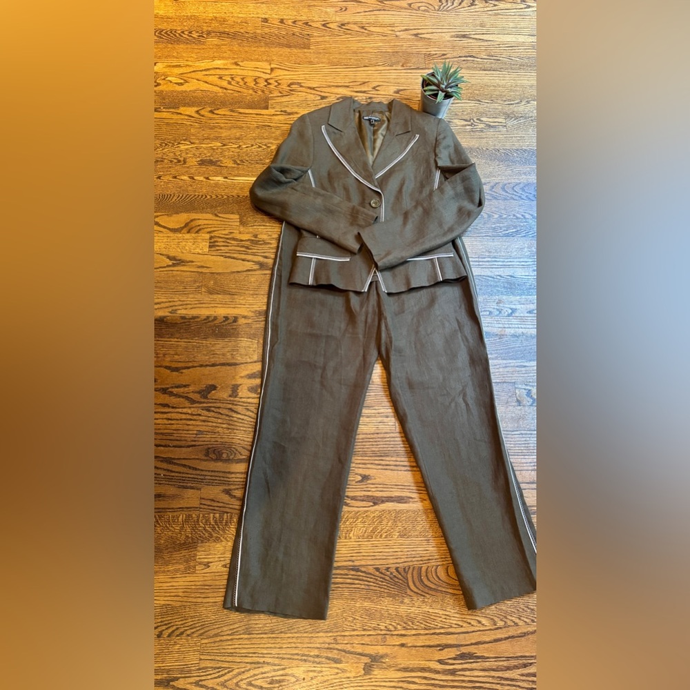 Linen Bandolera Olive Green Blazer & Pants. Blazer (Size: 10) Pants (Size: 12)